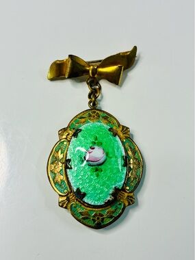 30s Guilloché Gold-Tone Bow Drop Photo Locket Brooch with Green Enamel Center